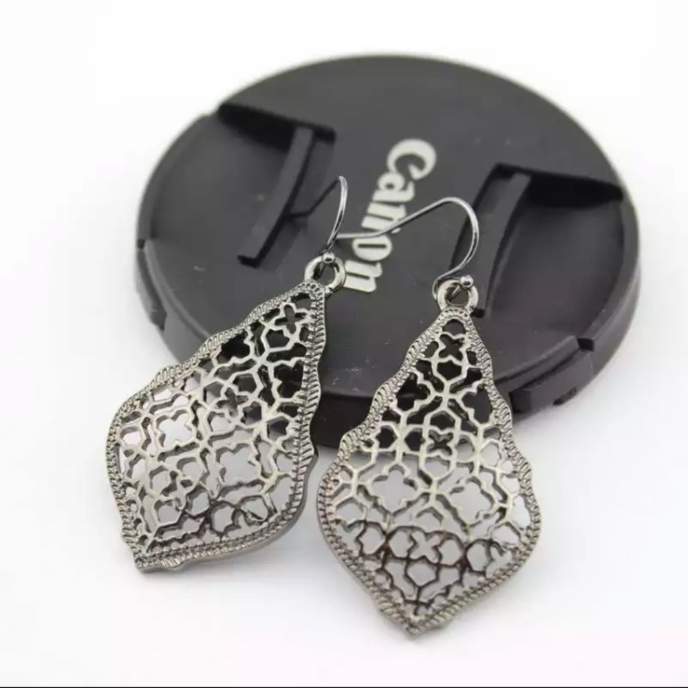 NEW 🌸 Gunmetal filigree teardrop drop earrings 🌸